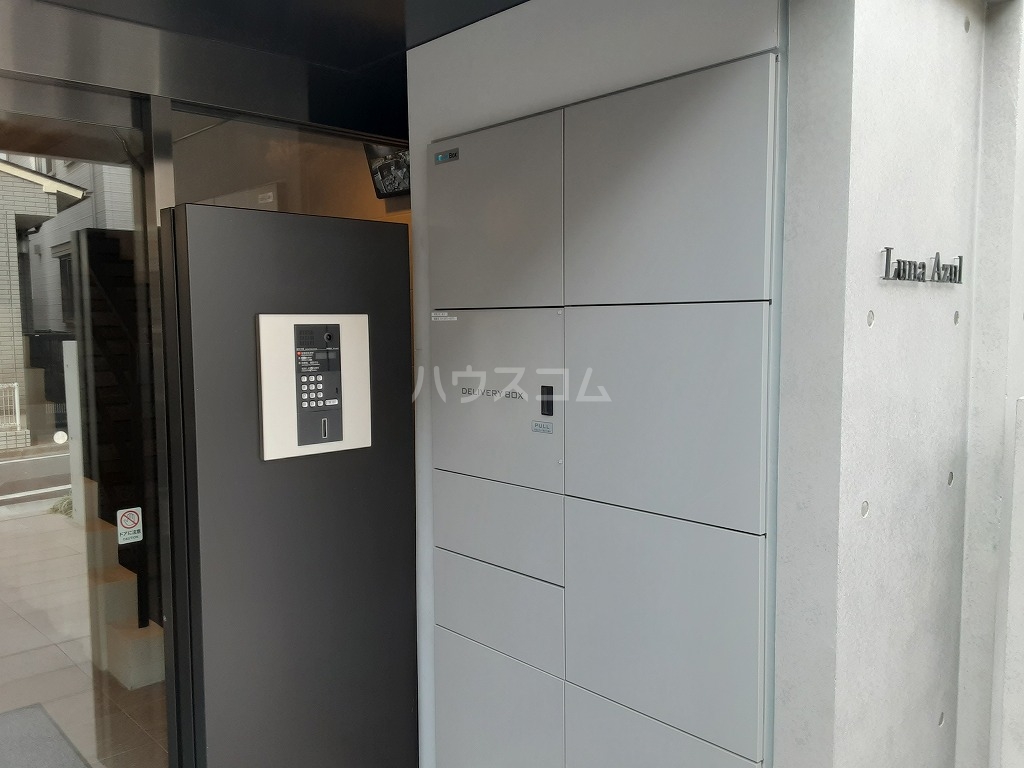 26/30 エントランス