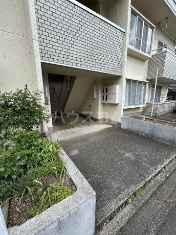 28/30 エントランス