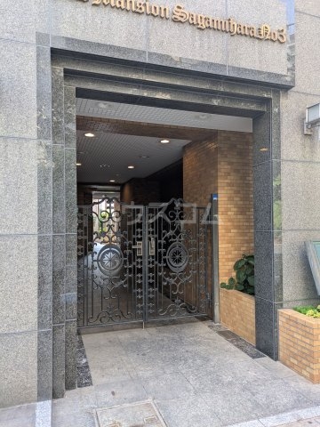 22/30 エントランス