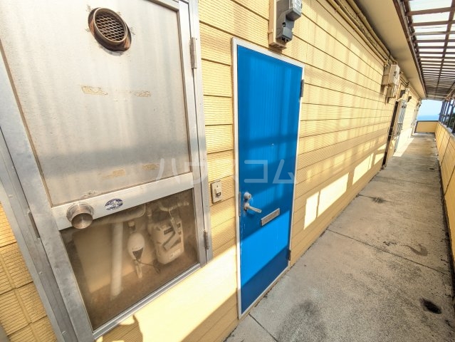 23/26 エントランス