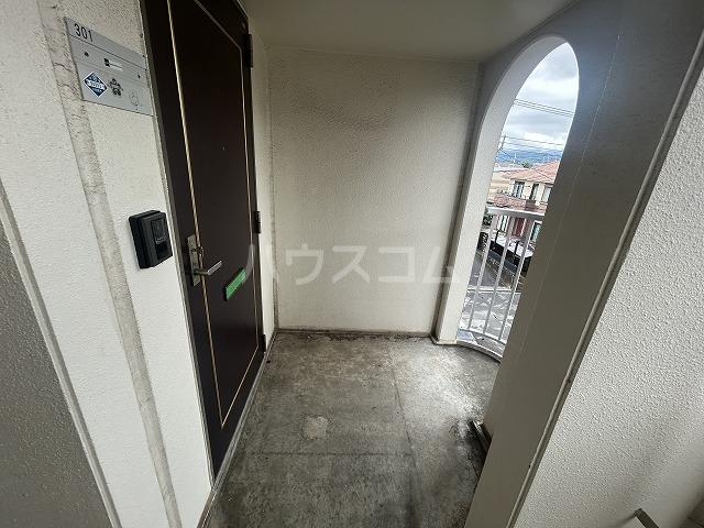 27/30 エントランス