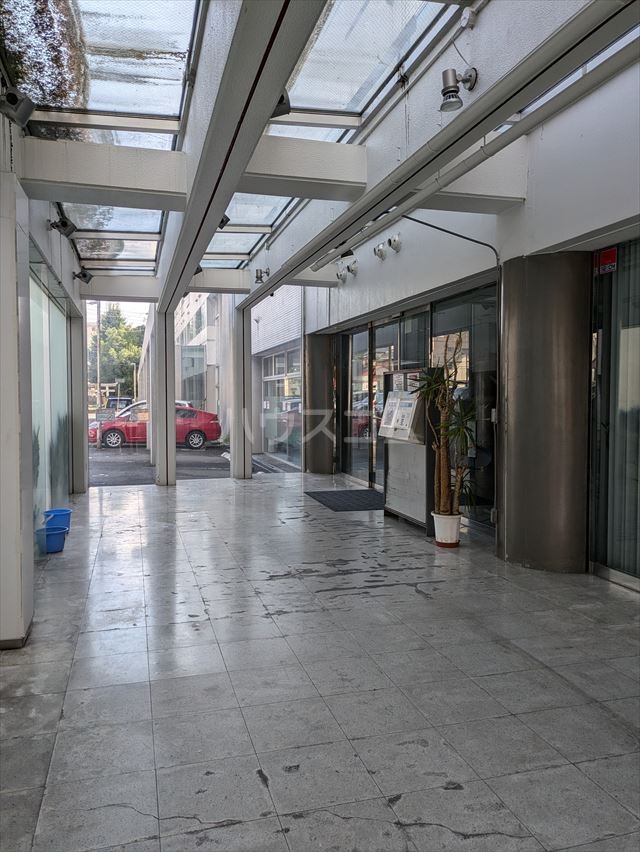 24/30 エントランス