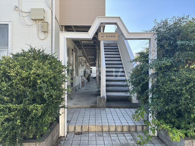 28/30 エントランス