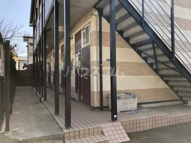 20/23 エントランス