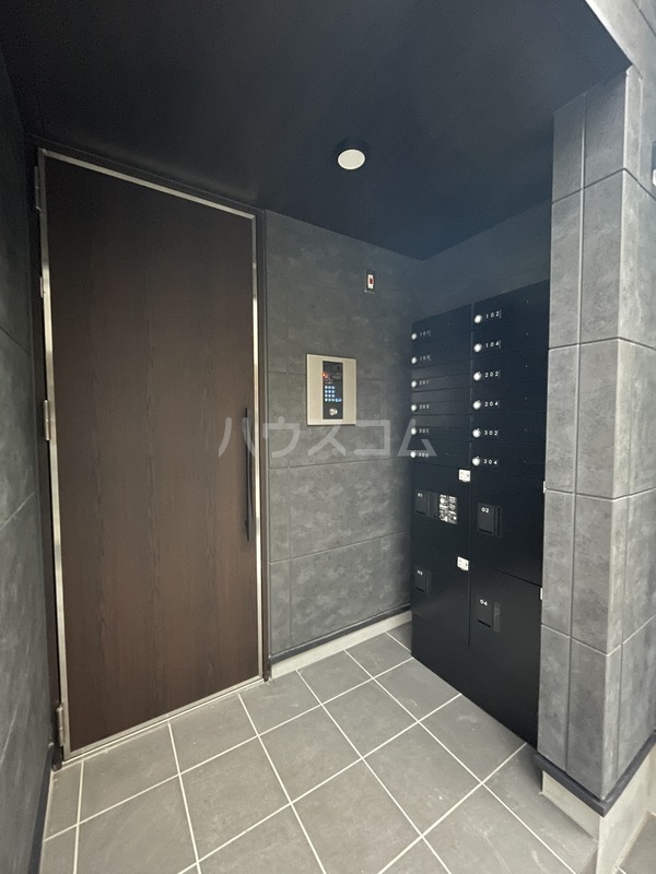 14/16 エントランス