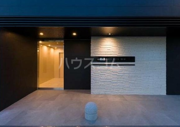 23/30 エントランス