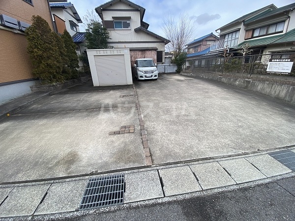28/30 駐車場