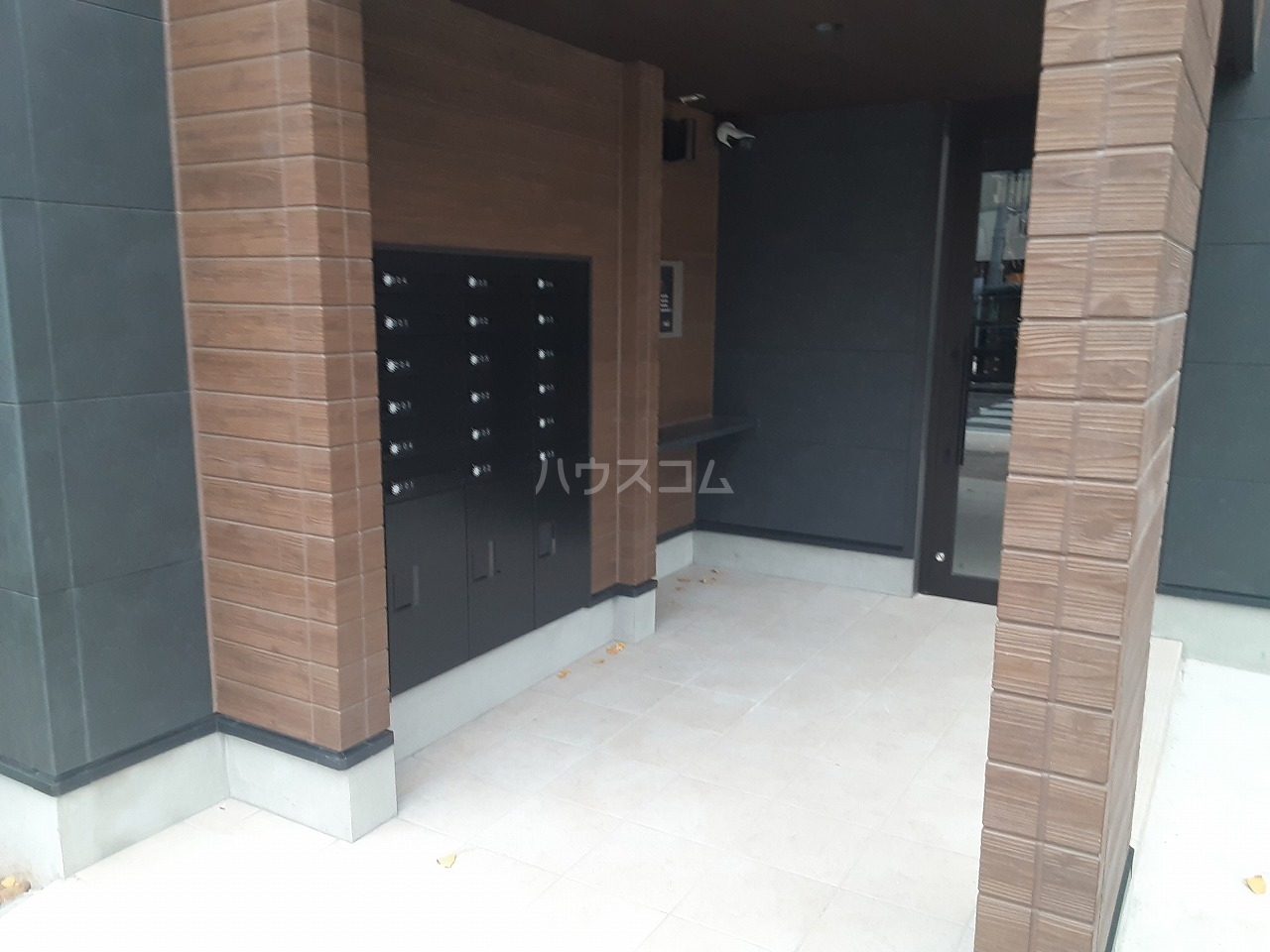 18/25 エントランス