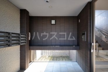 13/22 エントランス