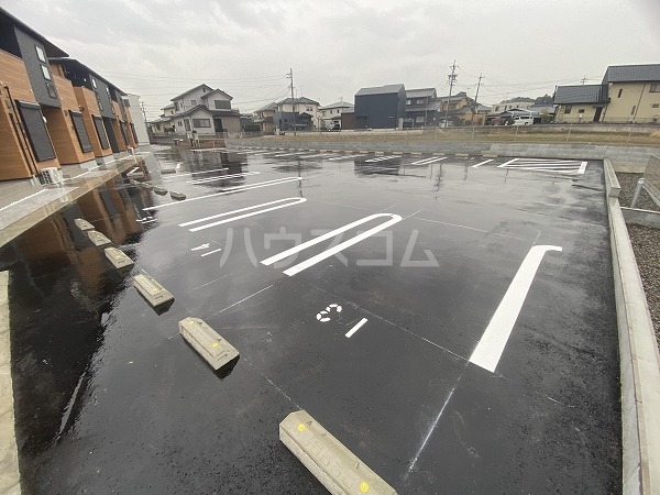 27/30 駐車場