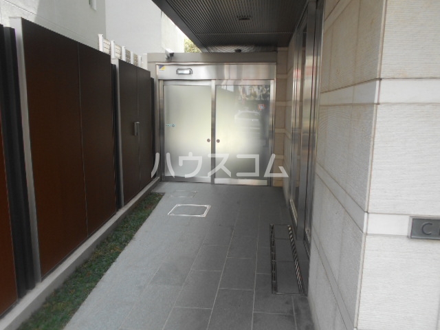 23/30 エントランス