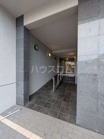 18/19 エントランス