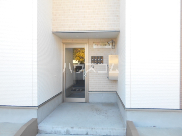 23/30 エントランス