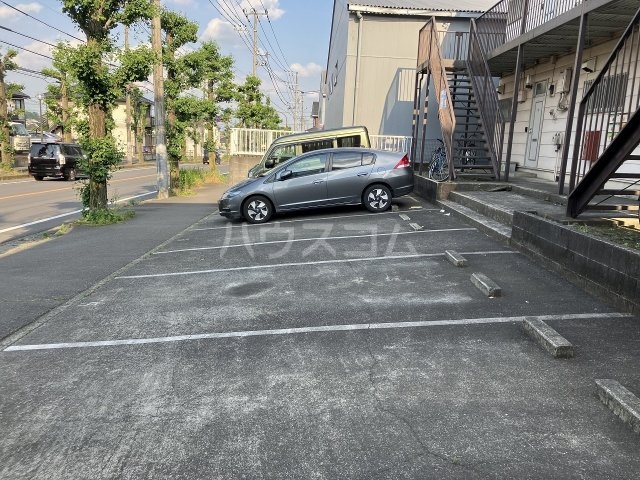 22/28 駐車場