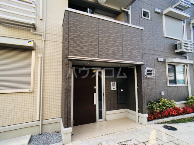 16/27 エントランス