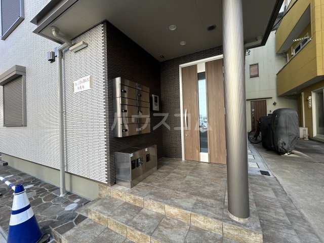 27/29 エントランス