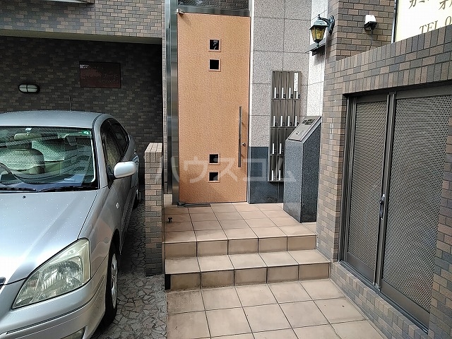 25/27 エントランス