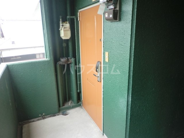 22/30 エントランス