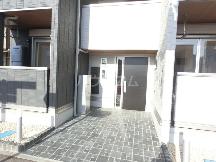 26/30 エントランス