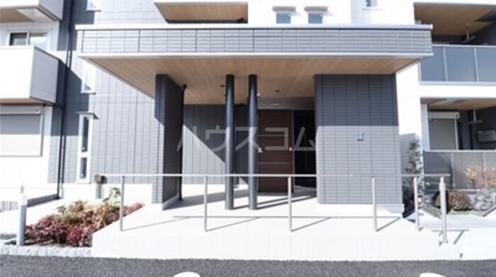 15/23 エントランス