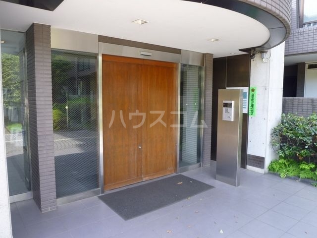 18/23 エントランス