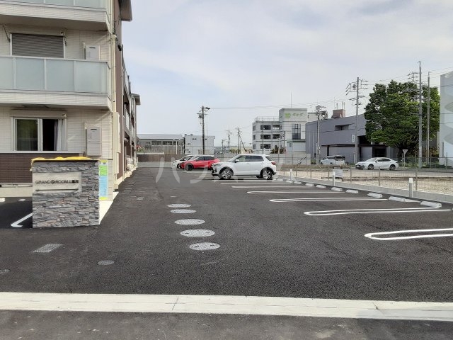 23/30 駐車場