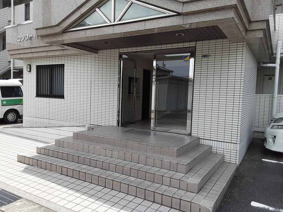 3/4 エントランス