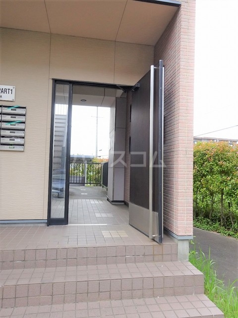 24/30 エントランス