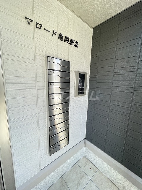 18/27 エントランス