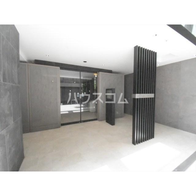 19/27 エントランス