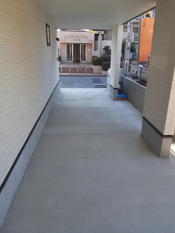 24/30 エントランス