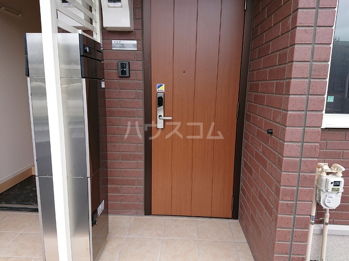 21/30 エントランス