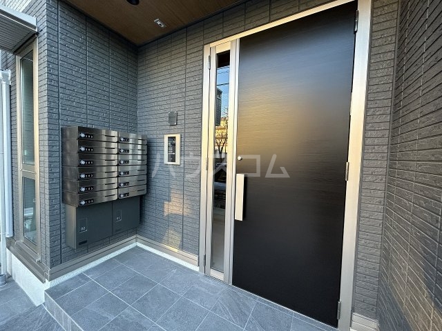 28/30 エントランス