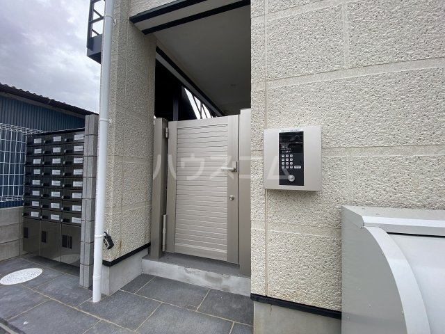 19/30 エントランス