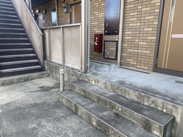 21/22 エントランス