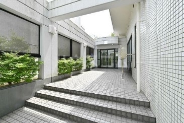 24/30 エントランス