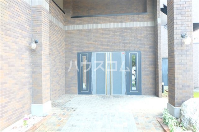 21/25 エントランス