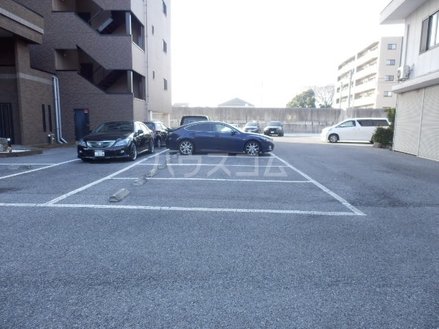 15/18 駐車場