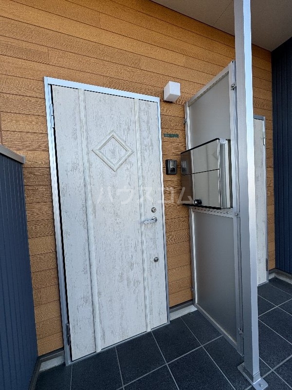 28/30 エントランス