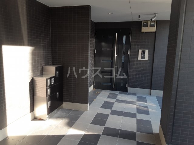 27/30 エントランス