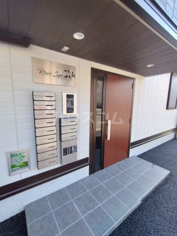 26/30 エントランス