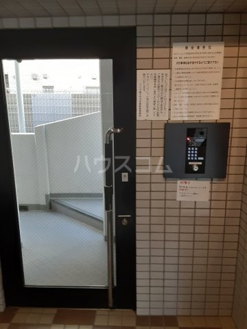 23/23 エントランス