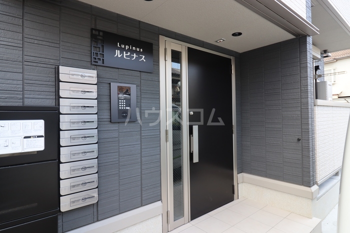 2/4 エントランス