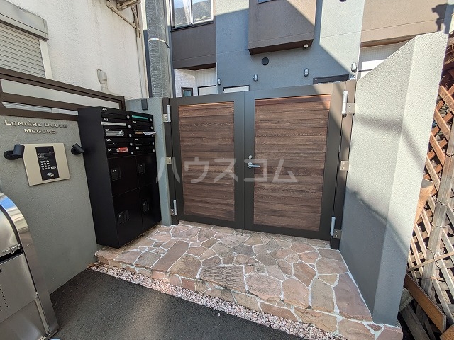 21/25 エントランス