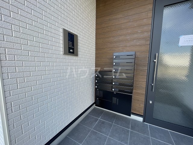 21/30 エントランス