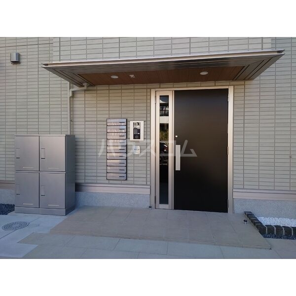 13/22 エントランス