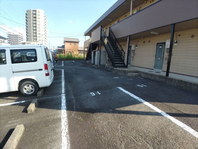 23/26 駐車場
