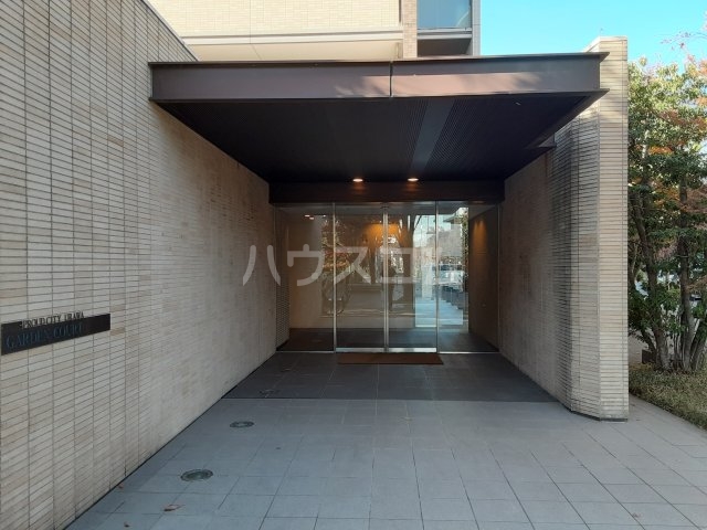 21/30 エントランス