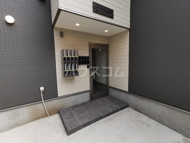 23/30 エントランス