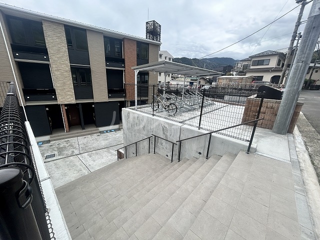 19/27 エントランス